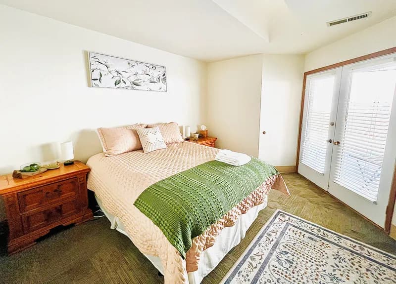 Comfortable room with queen bed and garden views